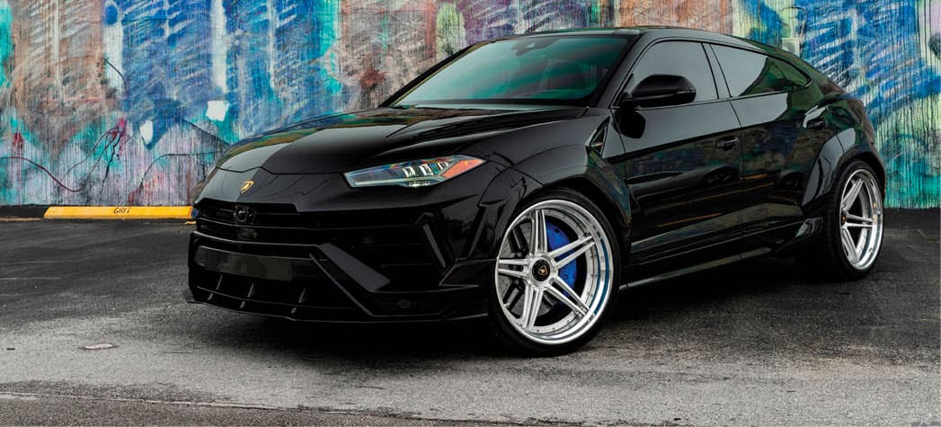 Lamborghini Urus with 1016 Widebody Kit on the 1886 Forged XR003 in a Brushed center with Polished Lip finish.