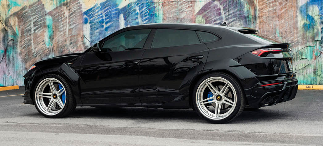 Lamborghini Urus with 1016 Widebody Kit on the 1886 Forged XR003 in a Brushed center with Polished Lip finish.