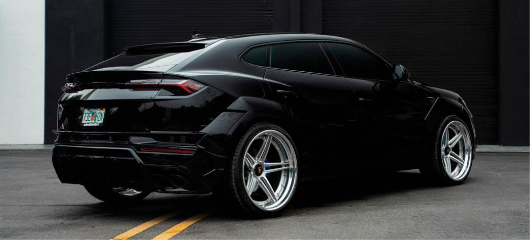 Lamborghini Urus with 1016 Widebody Kit on the 1886 Forged XR003 in a Brushed center with Polished Lip finish.